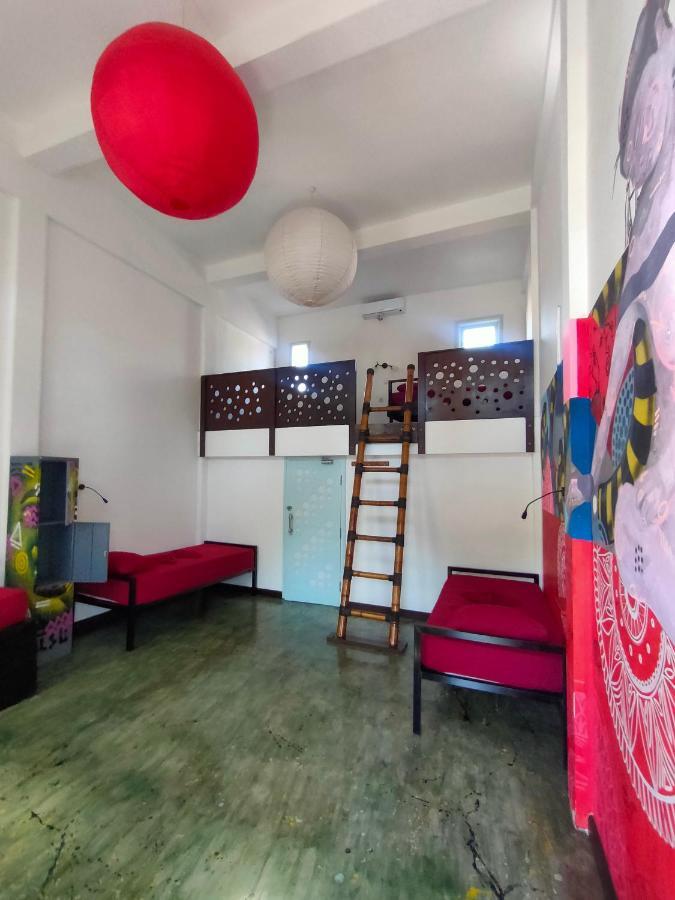 Gili Beach Bum Hostel Gili Trawangan Eksteriør billede