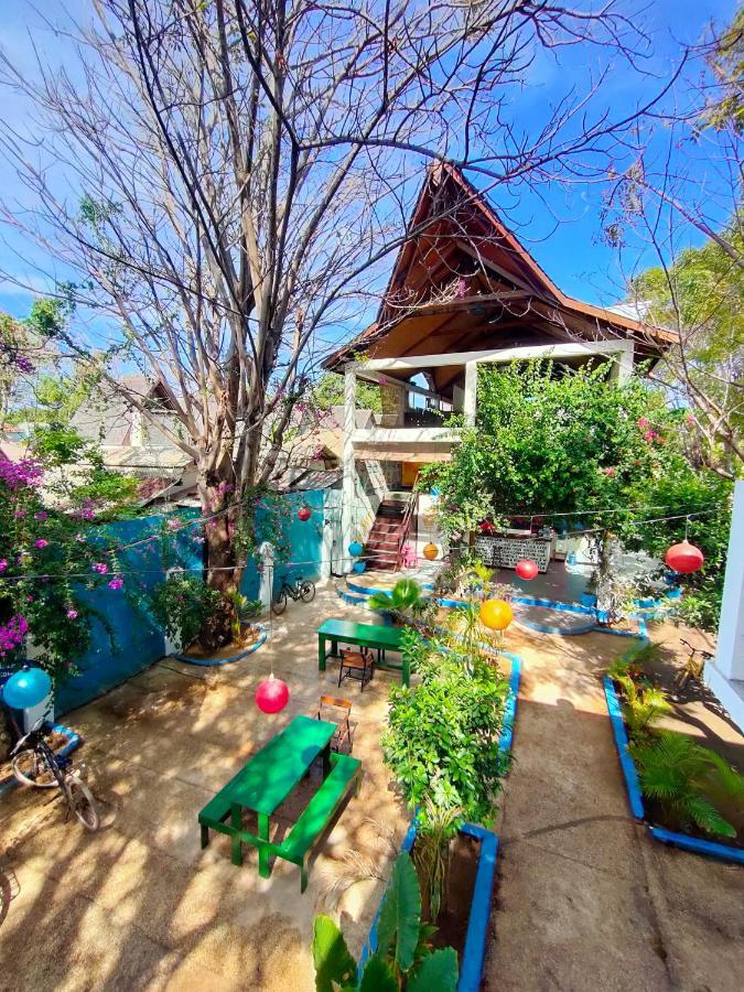 Gili Beach Bum Hostel Gili Trawangan Eksteriør billede